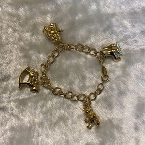 🍀VTG Avon Gold Charm Bracelet with Charms